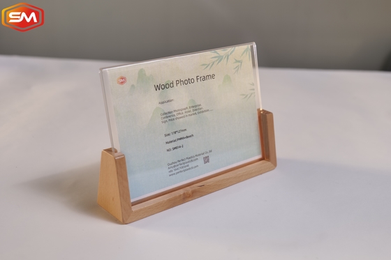 شراء نمط جديد عبارة واضحة عبارة عن حامل علامة أكريليك إطار صورة OEM مع الوقوف على أساس الخشب online manufacture